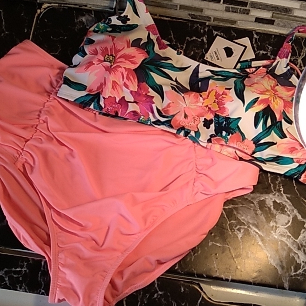 Nwt Rue 21 1X fully covered bikini
